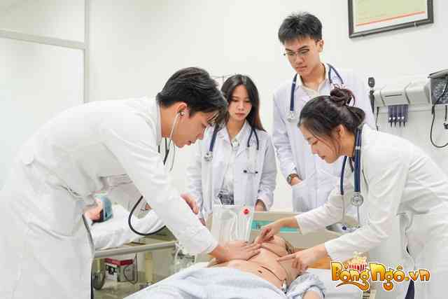 Học Y đa khoa có khó không?